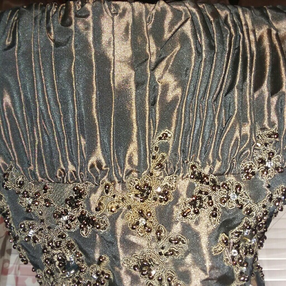 Wedding and Designer tops and gowns and dresses - Picture 1 of 5